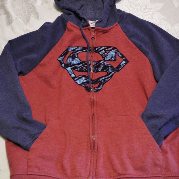 Couverture Polaire Avec Manches Superman – Portable Et Douce, Taille Unique (neuve, Sans étiquette)